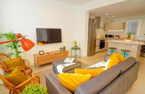 Sitges Apartment | Sebastian Patio by Hello Homes Sitges