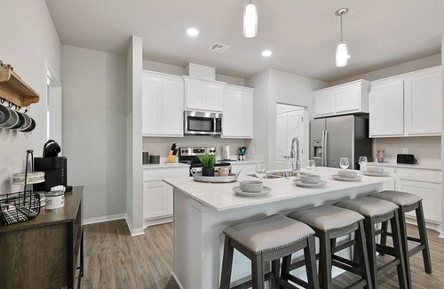 Bryan Condo | SEC Station ~ Efficient & Cozy for a small group!