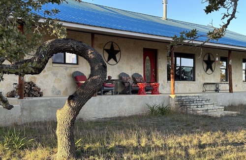 Comfort Villa | Secluded 12 Ac Hill Country Ranchette near Comfort Tx with Hilltop Views.n