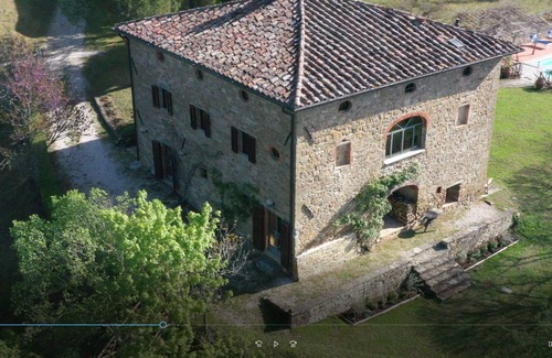 Monte Santa Maria Tiberina Villa | Secluded 17th century villa in 40 acres with pool, tennis court, truffle woods
