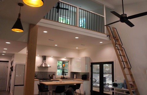 Athens House | Secluded 2 acre Modern Home in the Woods 10 minutes to UGA and Downtown Athens