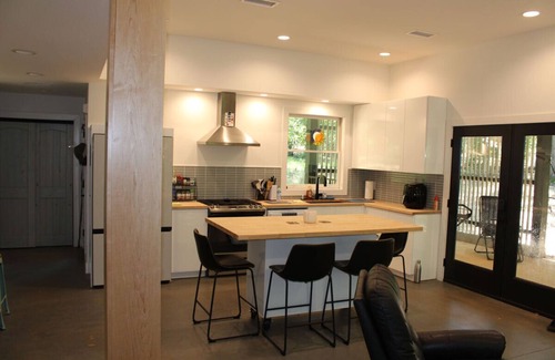 Athens House | Secluded 2 acre Modern Home in the Woods 10 minutes to UGA and Downtown Athens