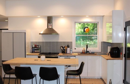 Athens House | Secluded 2 acre Modern Home in the Woods 10 minutes to UGA and Downtown Athens