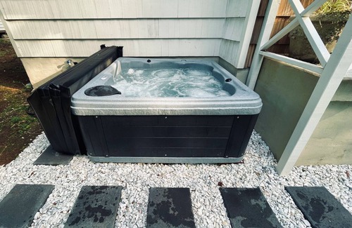 Glen Iris House | Secluded 2BR house in the trees 1mi from BHM city - sauna, hot tub, ping pong