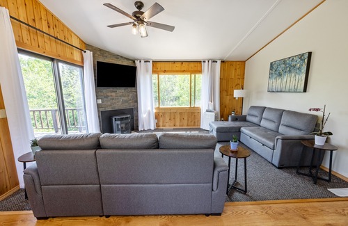 Grand Marais House | Secluded 3 BR cabin with deck near Grand Marais and Lutsen! Pets are welcome!