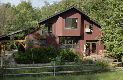 Fairfield House | Secluded 4 acre retreat