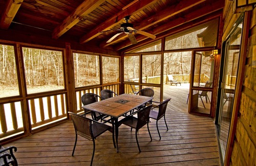 Metamora Cabin | Secluded 4 bed 4 bath Cabin with Fire Pit, Hot Tub, and relaxing surroundings!