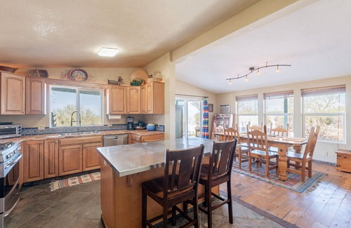 Three Points House | Secluded 4BR/3BA Desert Retreat - Scenic Mountain Views & Private Outdoor Space