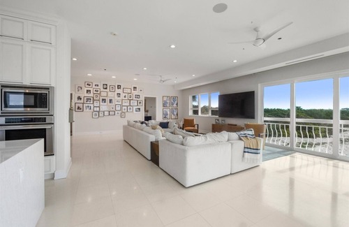 Siesta Key House | Secluded 7500 SqFt Beachfront Villa With Breathtaking Gulf Views, Private Pool, And Stunning Sunsets