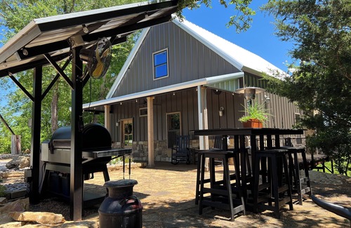 Milo Cabin | Secluded and Peaceful Treetop Cabin Retreat, located on Webb Mtn Cattle Ranch.