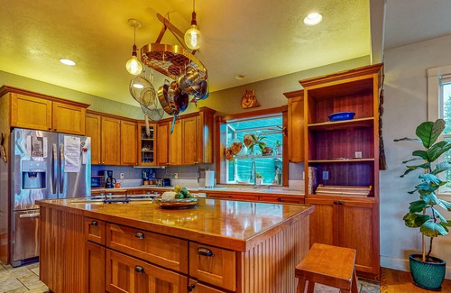 Carrolls House | Secluded Blueberry Farm Retreat on 20 Acres - Wood Fireplace, Dog-Friendly