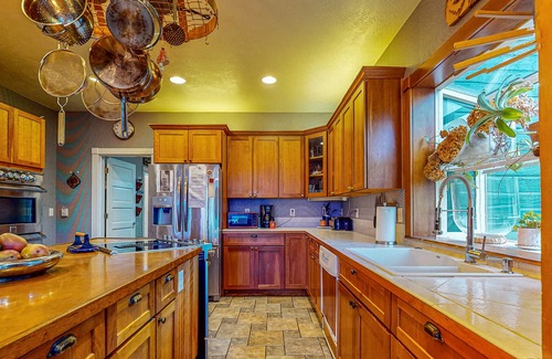 Carrolls House | Secluded Blueberry Farm Retreat on 20 Acres - Wood Fireplace, Dog-Friendly