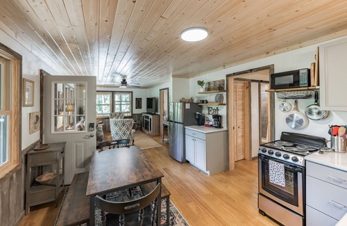 Cullowhee House | Secluded Bungalow near Lake Glenville & Cashiers!