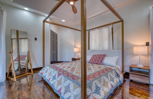 Roatan Cabin | Secluded Cabana - AC, Privacy, Forest View, King, Deck, Kitchen