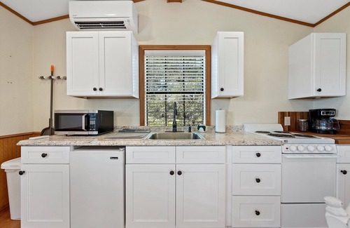 Waco House | Secluded Cabin 10 Minutes to Waco