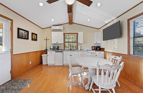 Waco House | Secluded Cabin 10 Minutes to Waco