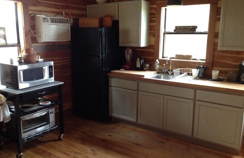 Lometa Cabin | Secluded cabin 20 minutes from Colorado Bend State Park. Pets ok, no fireworks