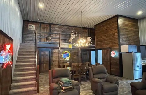 Necedah Cabin | Secluded Cabin-40 acres & trails