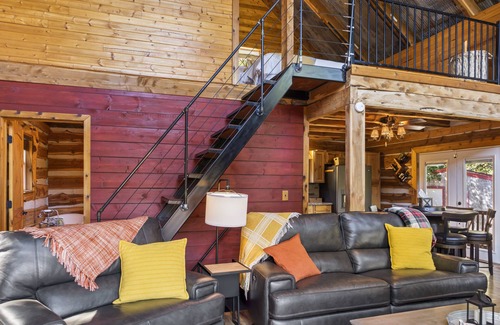 Muskogee Cabin | Secluded cabin getaway on 40 wooded acres! - 45 mins from South Tulsa
