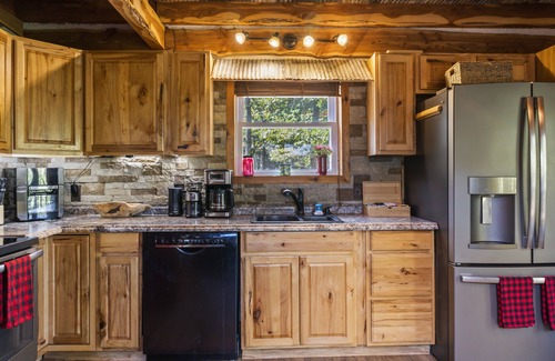 Muskogee Cabin | Secluded cabin getaway on 40 wooded acres! - 45 mins from South Tulsa