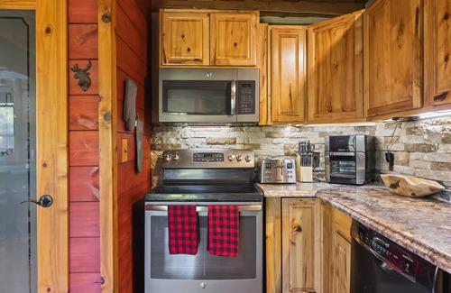 Muskogee Cabin | Secluded cabin getaway on 40 wooded acres! - 45 mins from South Tulsa