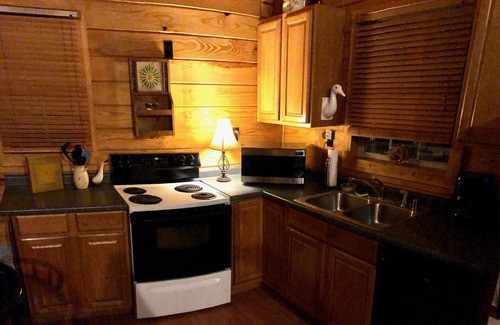 Stanton Cabin | Secluded cabin in Red River Gorge with a Hot Tub and wi-fi