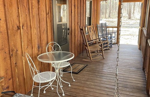 Quewhiffle Cabin | Secluded Cabin in the Woods, near Carolina Horse Park and Valkyrie Sporthorses