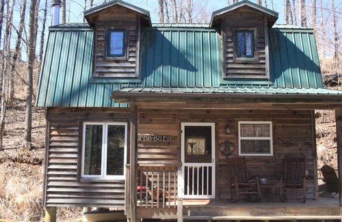 Flat Rock House | Secluded cabin perfect getaway for couples or ideal for small families!