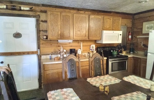 Carbon Hill Cabin | Secluded Cabin near hocking hills with hunting possibilities