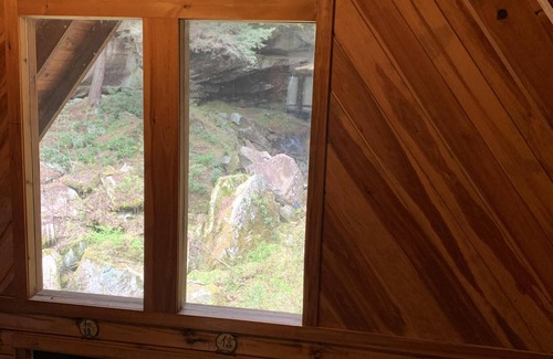 Rogers Cabin | Secluded Cabin with a private waterfall at Spirit Lake and internet