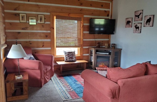 Uniontown Cabin | Secluded cabins with fishing pond on the Mississippi River Hills Wine Trail