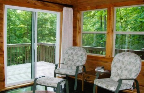 Pine Ridge Cabin | Secluded Cliffside Cabin Near Red River Gorge