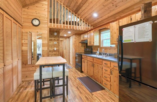 Carbon Hill Cottage | Secluded cottage 3 miles from Old Man's Cave
