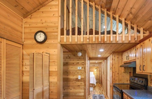 Carbon Hill Cottage | Secluded cottage 3 miles from Old Man's Cave