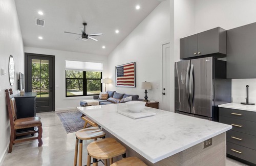 The Meadows House | Secluded Cottage with Hot Tub, Walking Distance to Benderson and UTC.