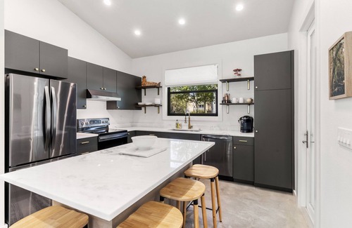 The Meadows House | Secluded Cottage with Hot Tub, Walking Distance to Benderson and UTC.