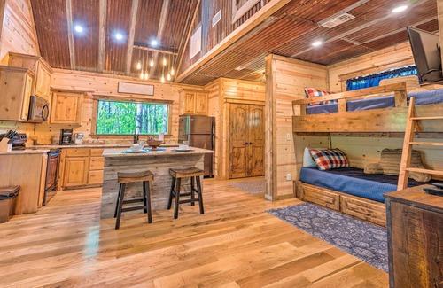 Broken Bow Cabin | Secluded! Couples/Family Cabin, 1Br; 1 Lux Bth: Bunkroom, Sleeps 4, Hot Tub