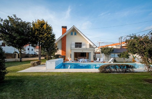 Esposende Villa | Secluded detached home