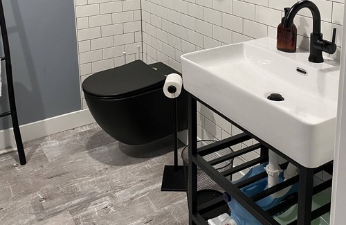 Valparaiso Apartment | Secluded downtown carriage house