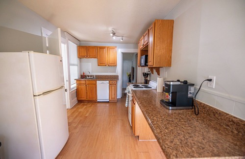 Thornton Park Apartment | Secluded Downtown Orlando Apt w/Lake Eola View, King Bed, and Free Parking