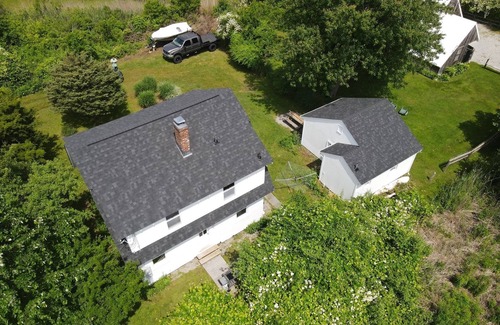 Madison Center Cottage | Secluded Family Friendly Beach House