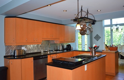 Val-des-Monts House | Secluded Family oriented Lake house in Val-des-Monts