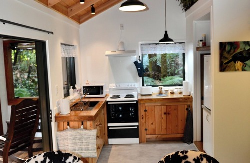 Rotorua Cabin | Secluded forest Retreat, Paradise Valley, Rotorua.