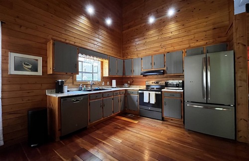 Newnan Cabin | Secluded GA Cabin on 3 acres, 10 minutes from Historic Downtown Newnan, GA