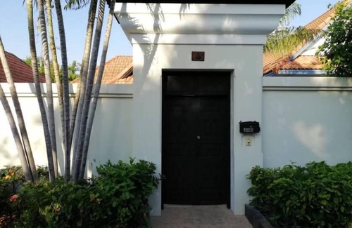 Na Kluea Apartment | Secluded Getaway for Your Dream Holiday