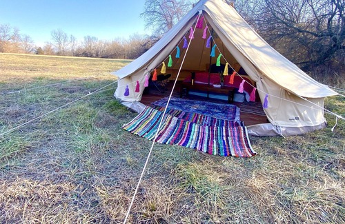 Lee's Summit Cabin | Secluded glamping yet close to city amenities