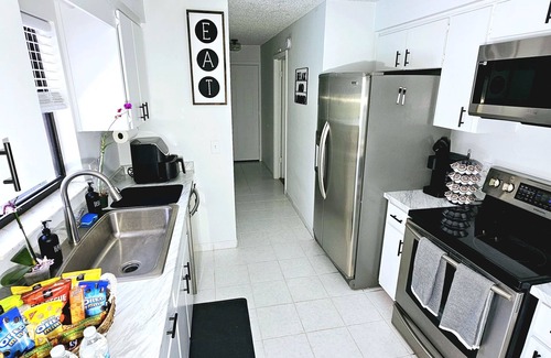 Crystal River House | Secluded Grotto with pool and hot tub! — Only 20 minutes from the beach! Pets ok