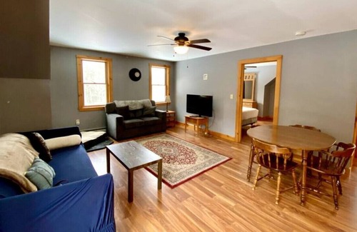 West Paris Apartment | Secluded Guest House