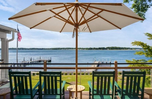 Shelter Island Heights House | Secluded Hideaway in 2 Waterview Rooms! Outdoor Pool, Bicycles & Stunning Views