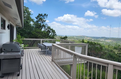 Stonehedge Estates House | Secluded Hilltop House with Texas Hill Country Views. Close to Downtown and UT